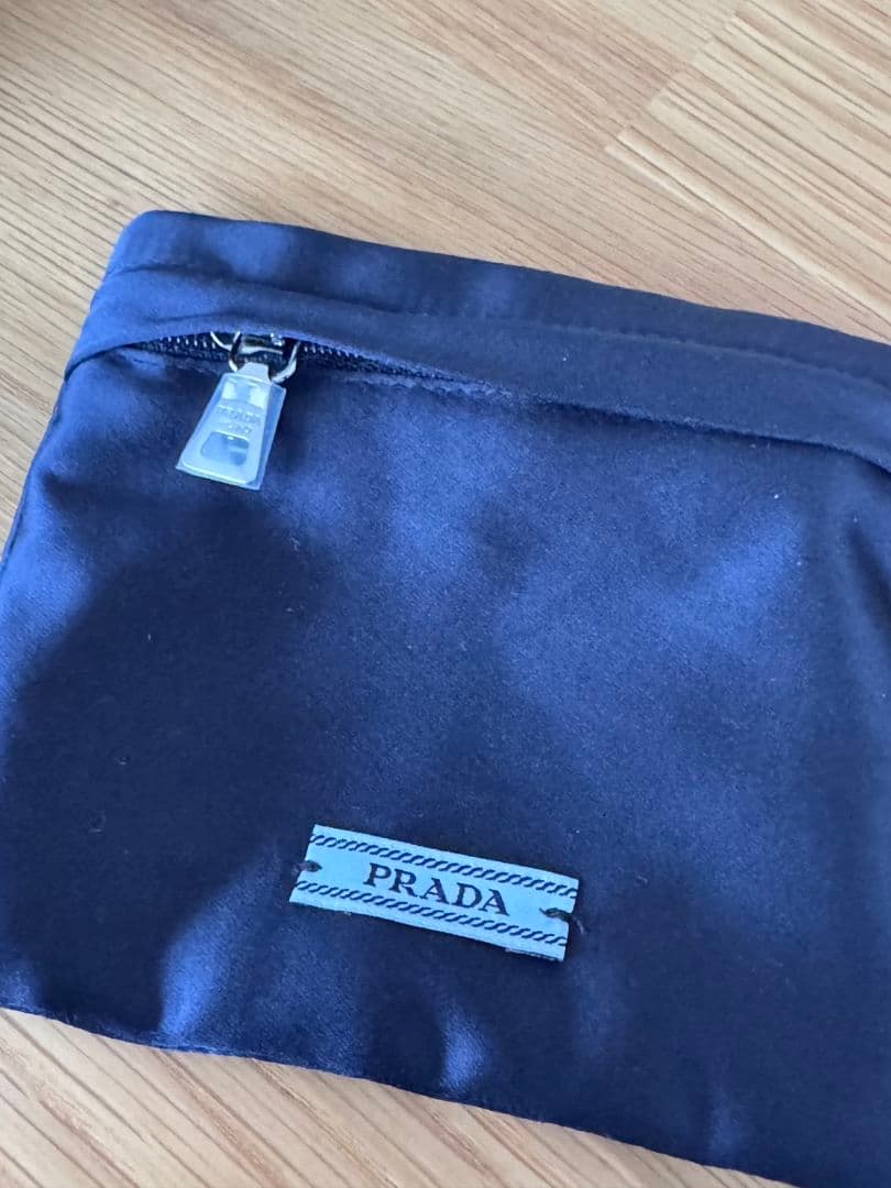 PRADA ピンク ブレスレット M　バングル　プラダ