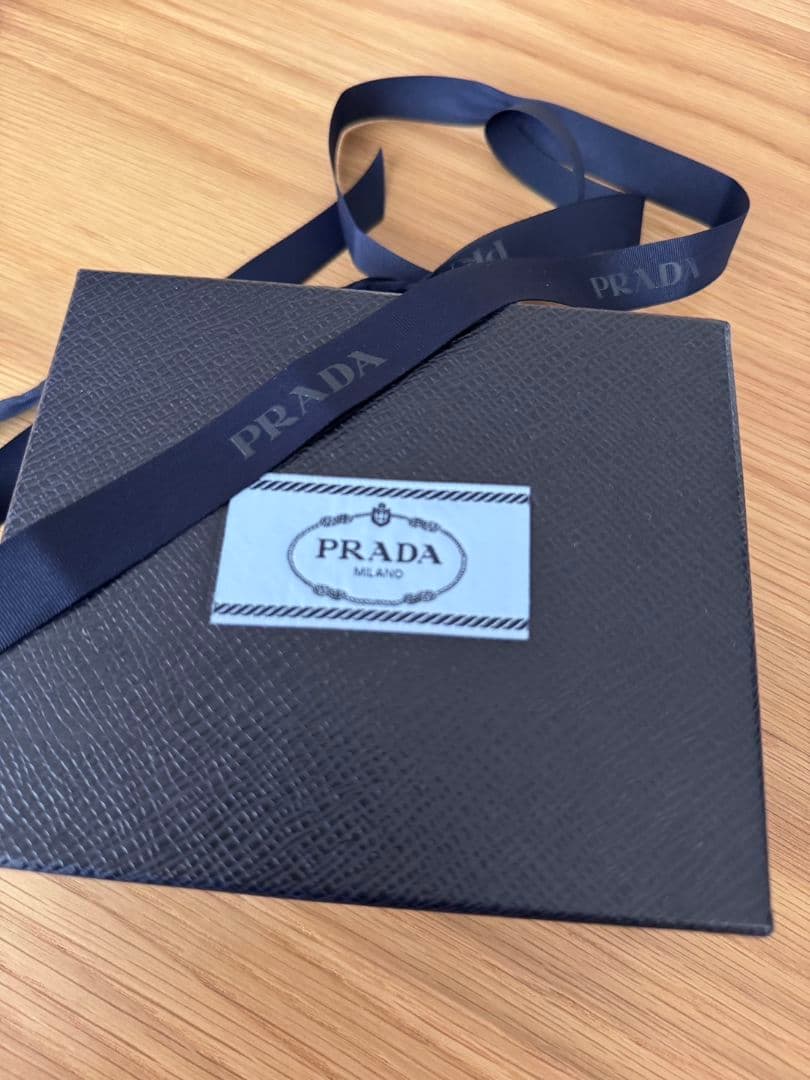 PRADA ピンク ブレスレット M　バングル　プラダ