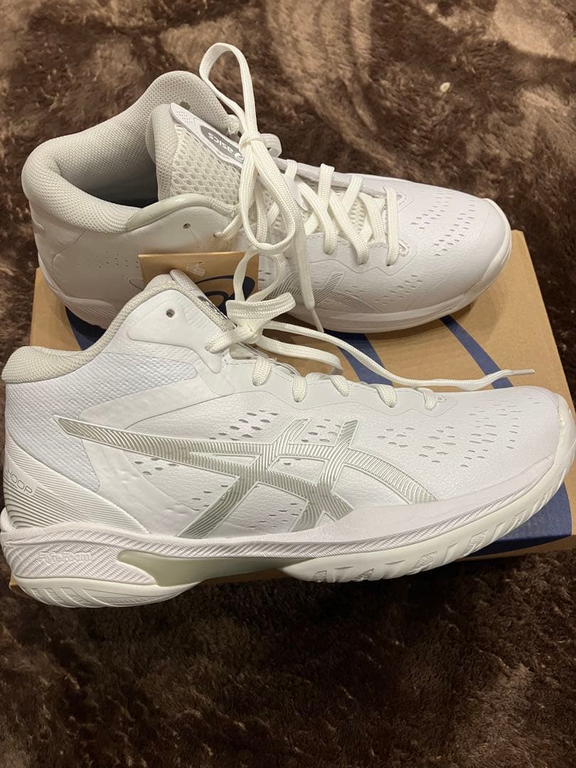 新品値札付きasics バッシュ GELHOOPV16白 25センチ