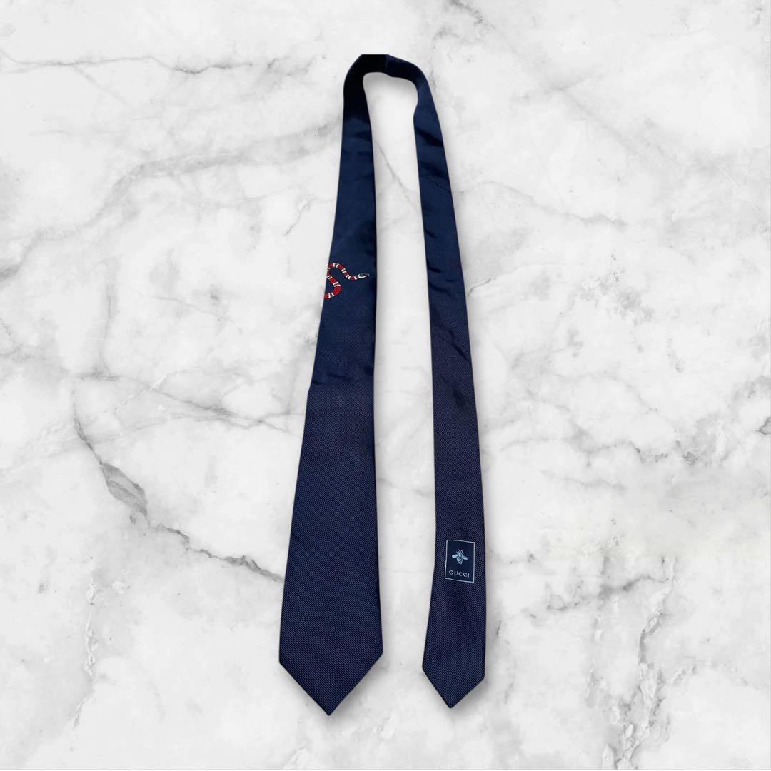 GUCCI グッチ　ネクタイ　紺　ソリッド　スネーク柄　蛇