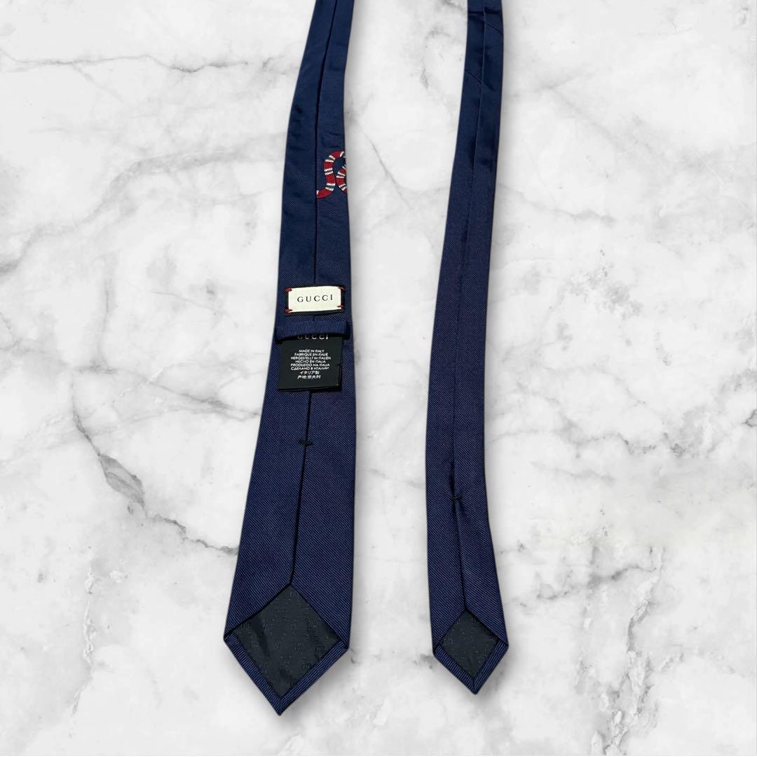 GUCCI グッチ　ネクタイ　紺　ソリッド　スネーク柄　蛇