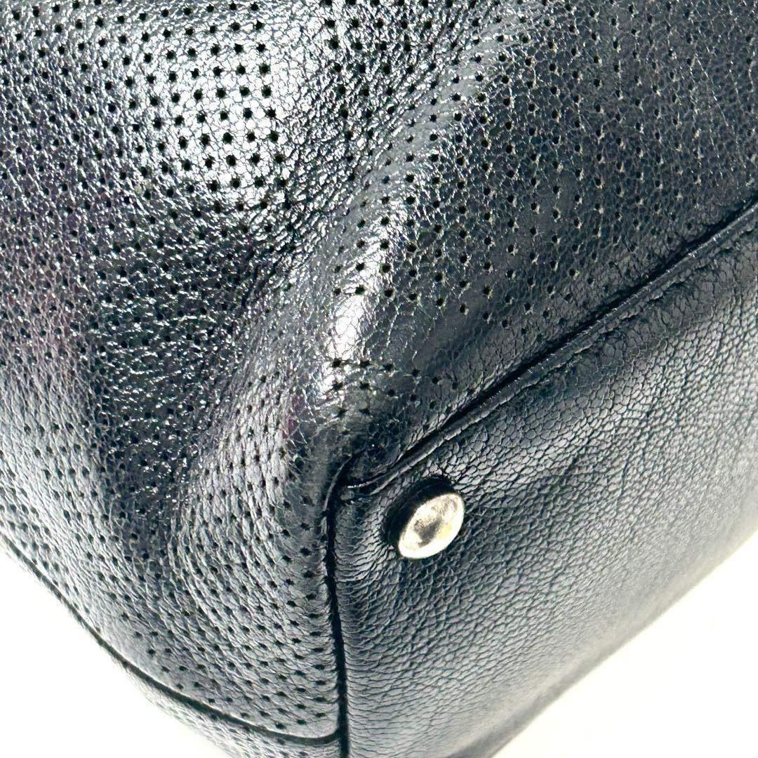 のびシャネル　パンチングレザー　ダイヤステッチ　ココマーク　トートバッグ