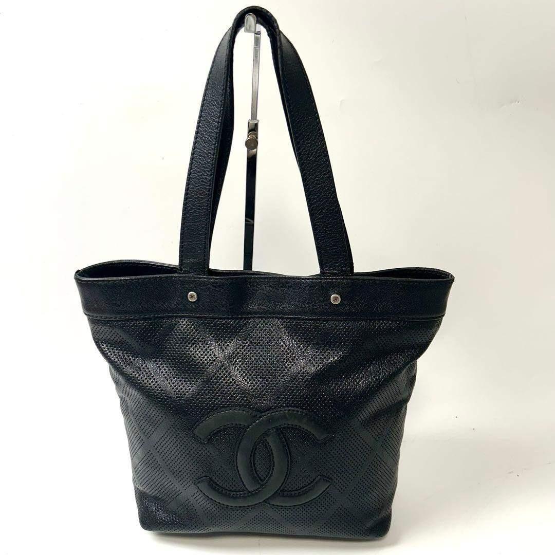 のびシャネル　パンチングレザー　ダイヤステッチ　ココマーク　トートバッグ