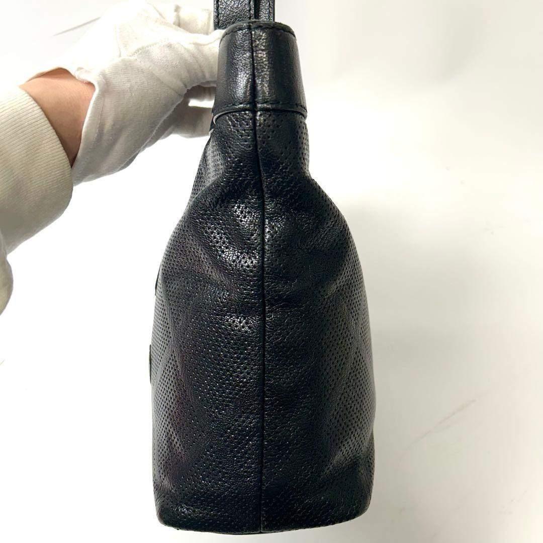 のびシャネル　パンチングレザー　ダイヤステッチ　ココマーク　トートバッグ