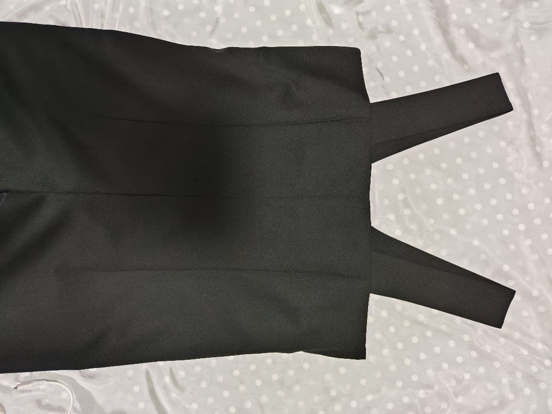 黒いサロペット・オーバーオール