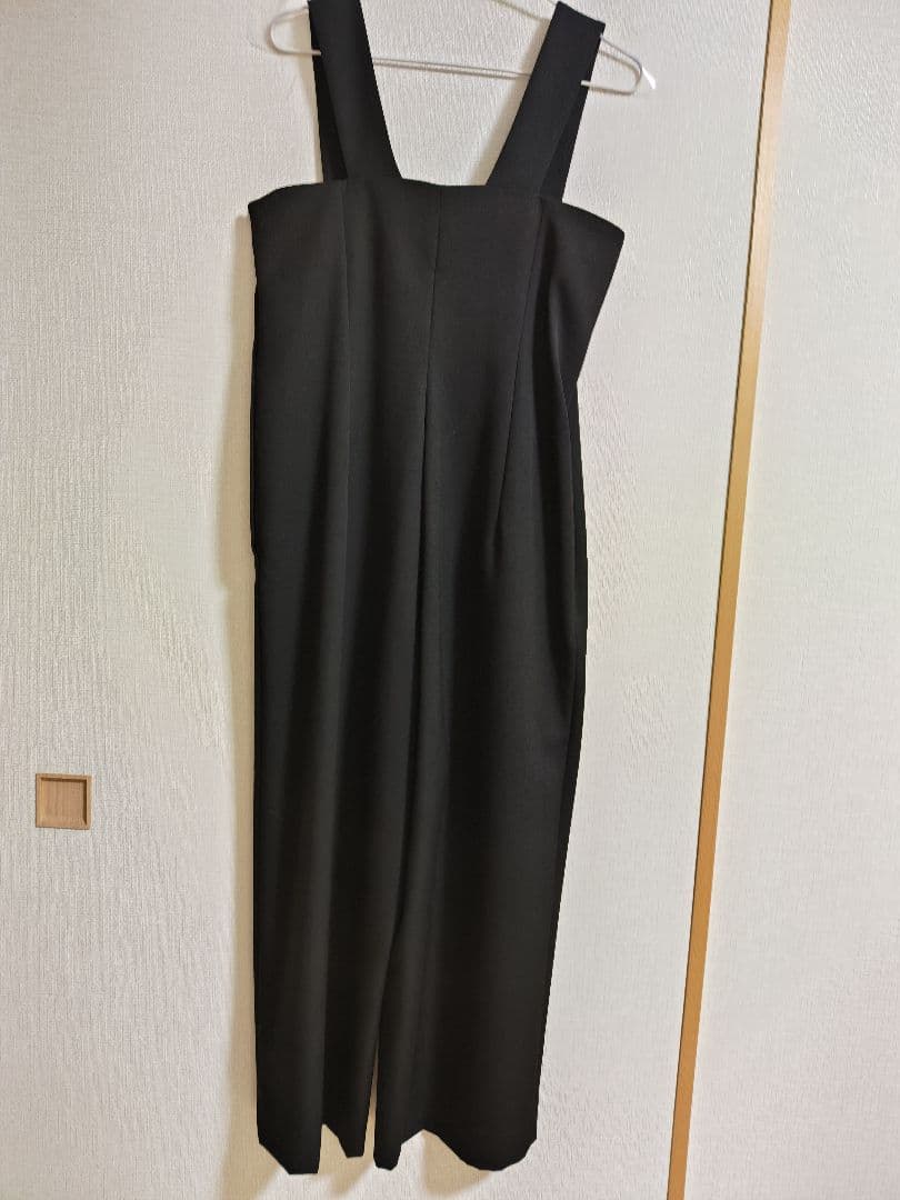 黒いサロペット・オーバーオール