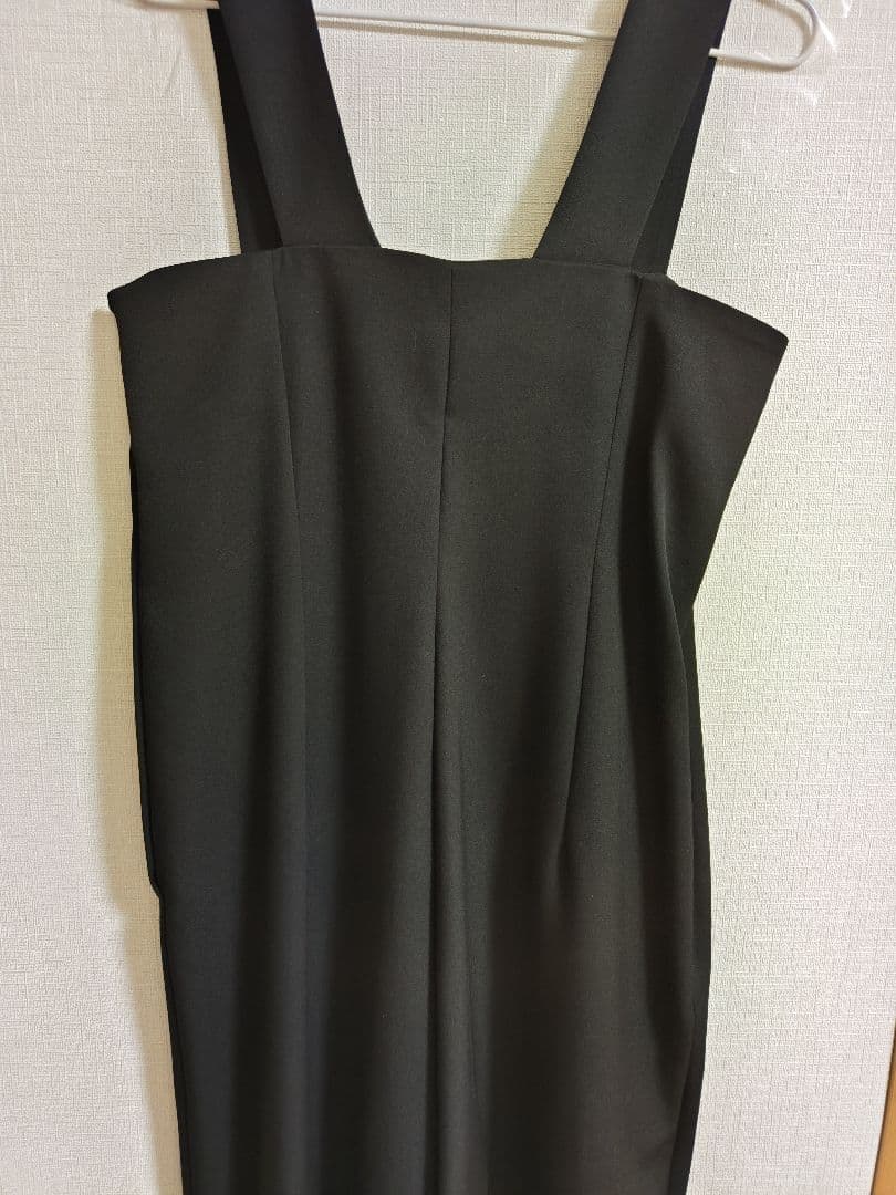 黒いサロペット・オーバーオール