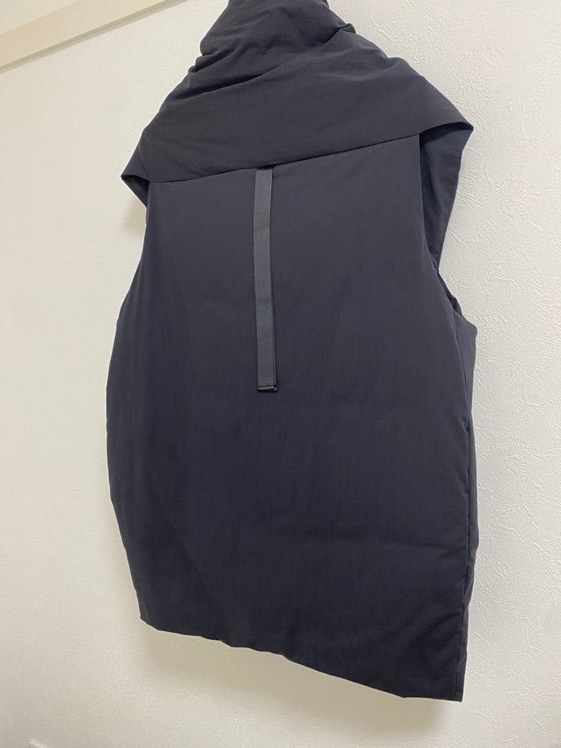 CYAN tokyo ストール ライク ダウン ベスト ブラック