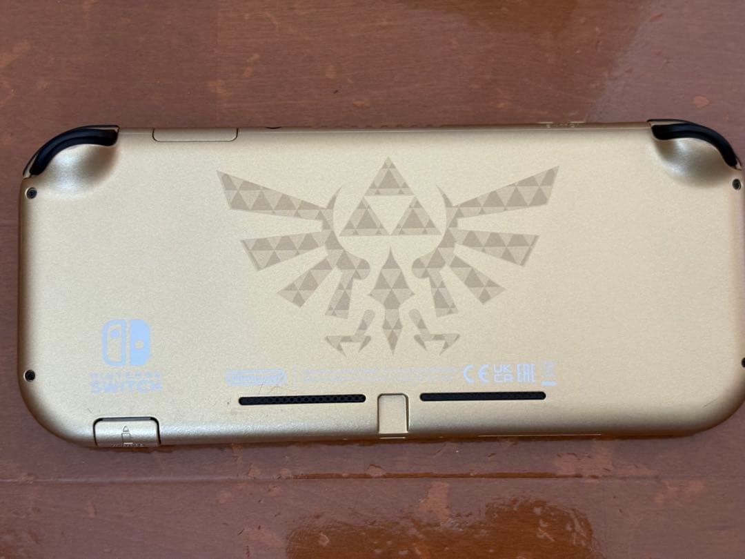 中古美品！ Nintendo Switch Lite本体 ハイラルエディション