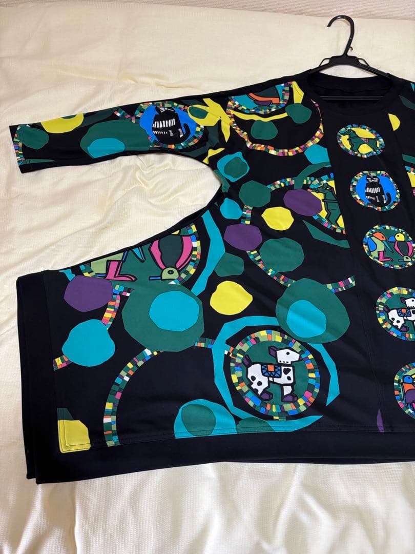 『未使用に近い』⭐️トクコプルミエヴォル⭐️黒地にカラフル動物が描かれたチュニック❣️