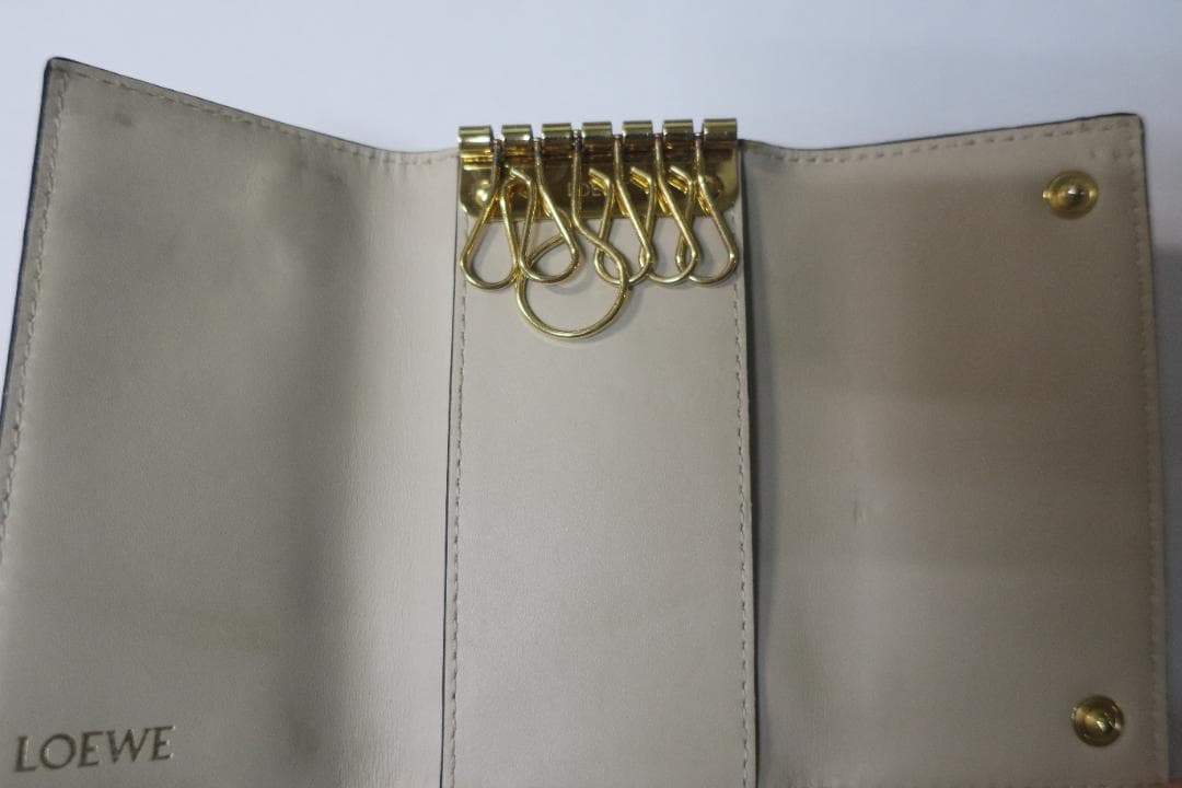 ロエベ　リピートアナグラム　6連キーケース エンボスシルクカーフ