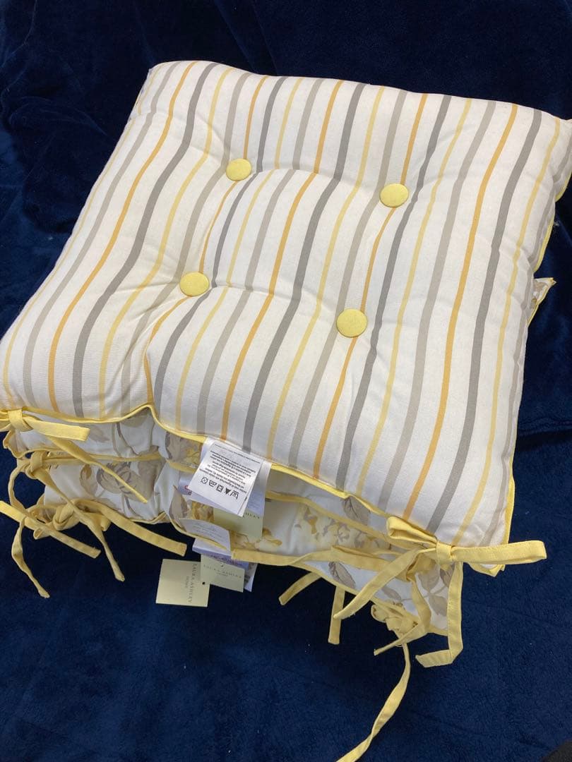 LAURA ASHLEY ローラアシュレイ　タグ付き花柄クッション 4個セット