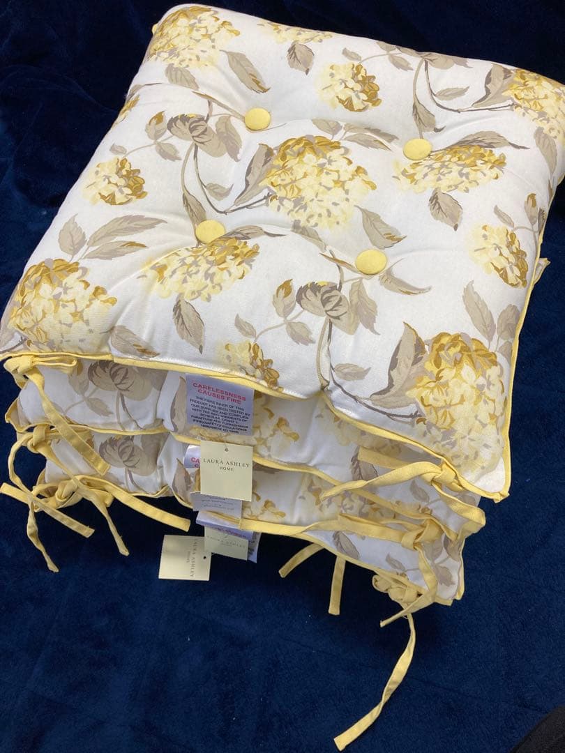 LAURA ASHLEY ローラアシュレイ　タグ付き花柄クッション 4個セット