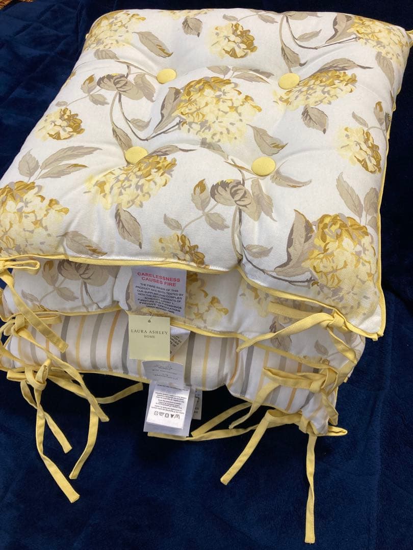 LAURA ASHLEY ローラアシュレイ　タグ付き花柄クッション 4個セット