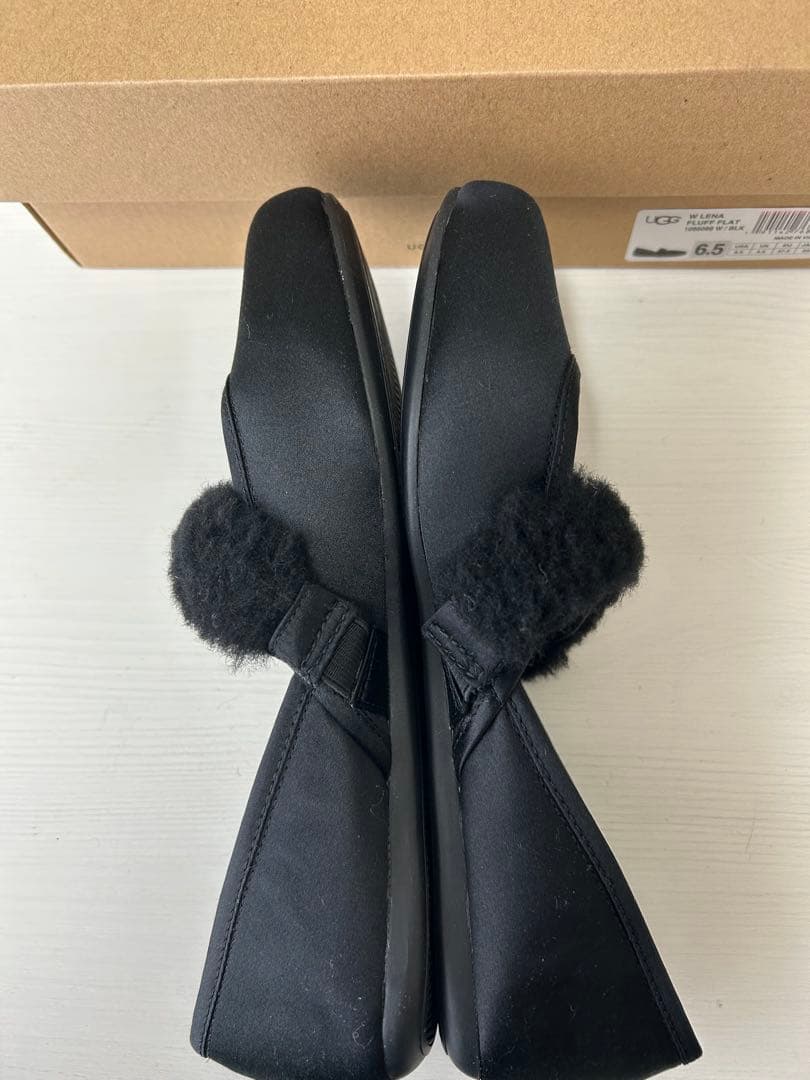 UGG LEONA PUFF FLAT 6.5 ブラック
