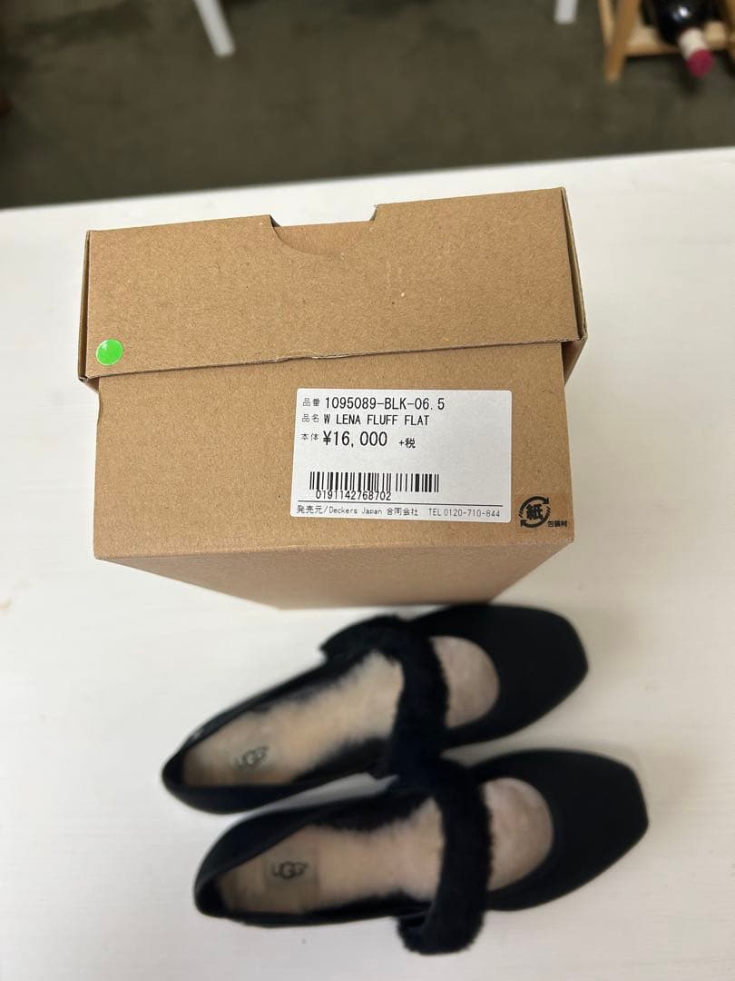 UGG LEONA PUFF FLAT 6.5 ブラック