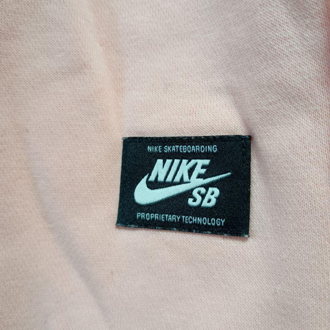 NIKE SB ナイキスノーボード　かわいい薄ピンク