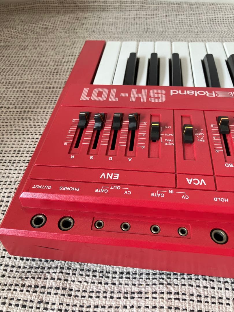 Roland SH-101 レッド