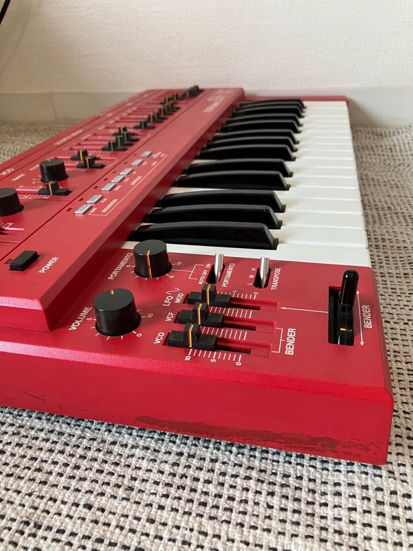 Roland SH-101 レッド