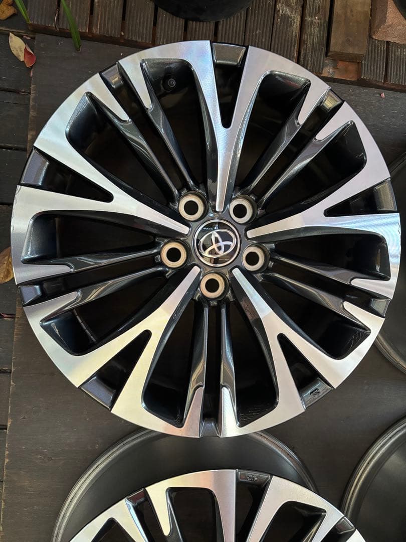 ヤリスクロス純正ホイール