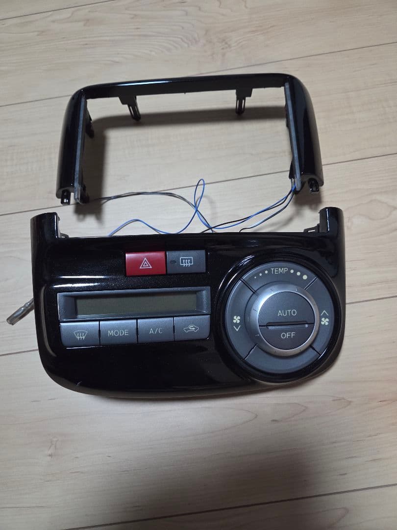 L375S タントカスタム　8インチナビ用オーディオナビパネル　エアコンLED