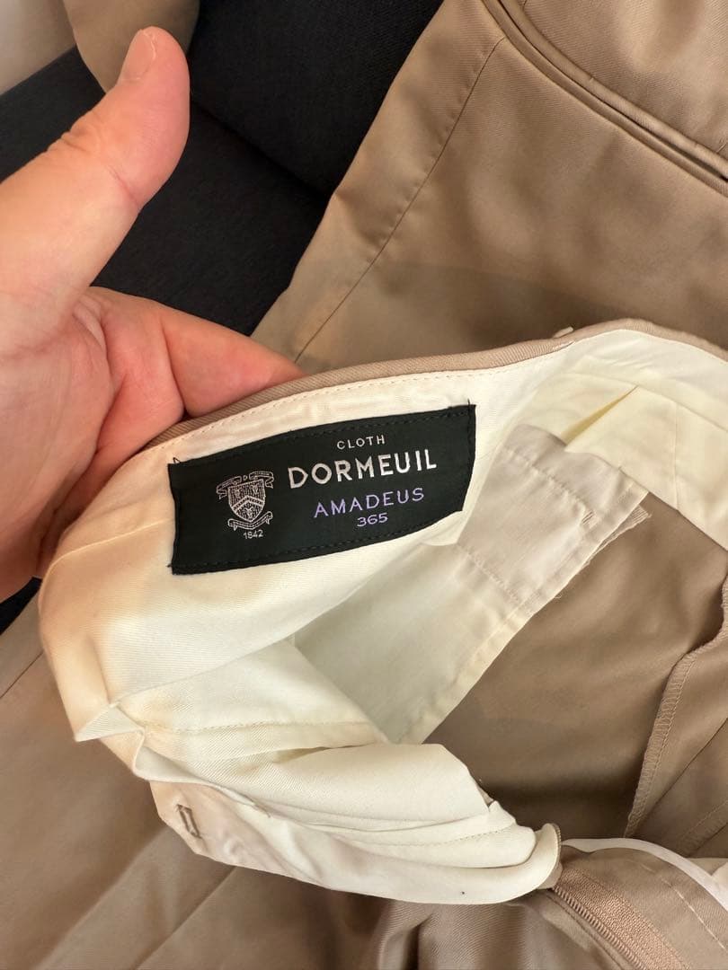 Brilla per il gusto(ブリッラペルイルグスト)のベージュスーツ