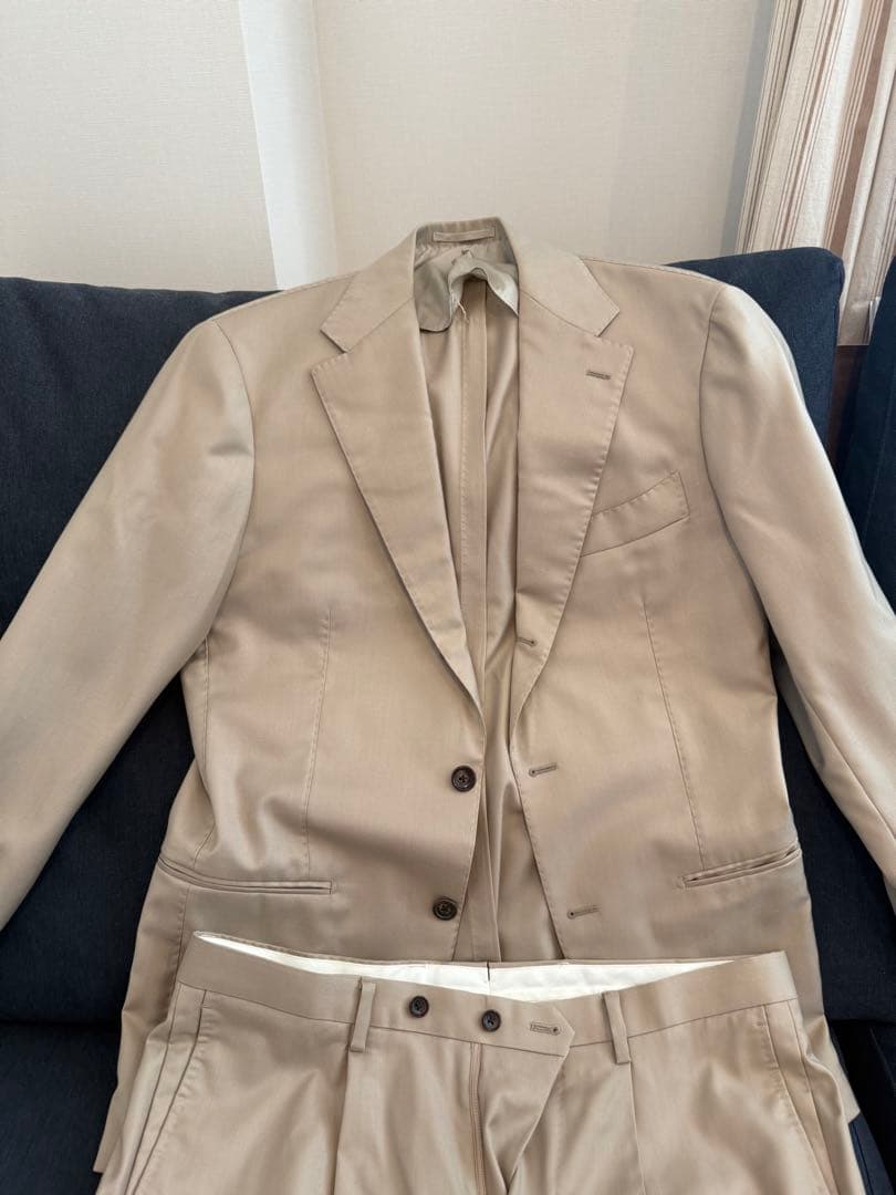 Brilla per il gusto(ブリッラペルイルグスト)のベージュスーツ