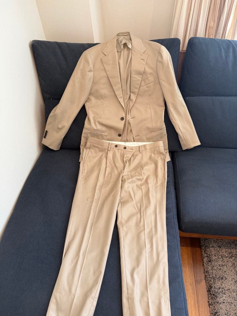 Brilla per il gusto(ブリッラペルイルグスト)のベージュスーツ