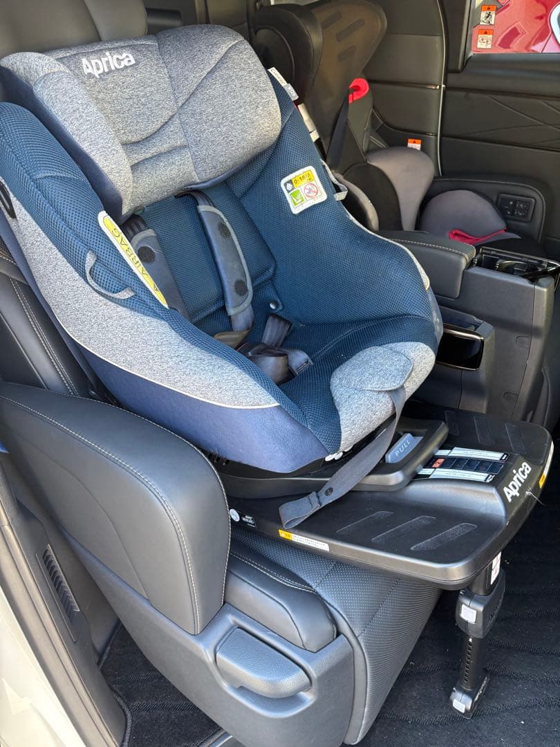 【美品】アップリカ クルリラプロテクト ISOFIX チャイルドシート R129