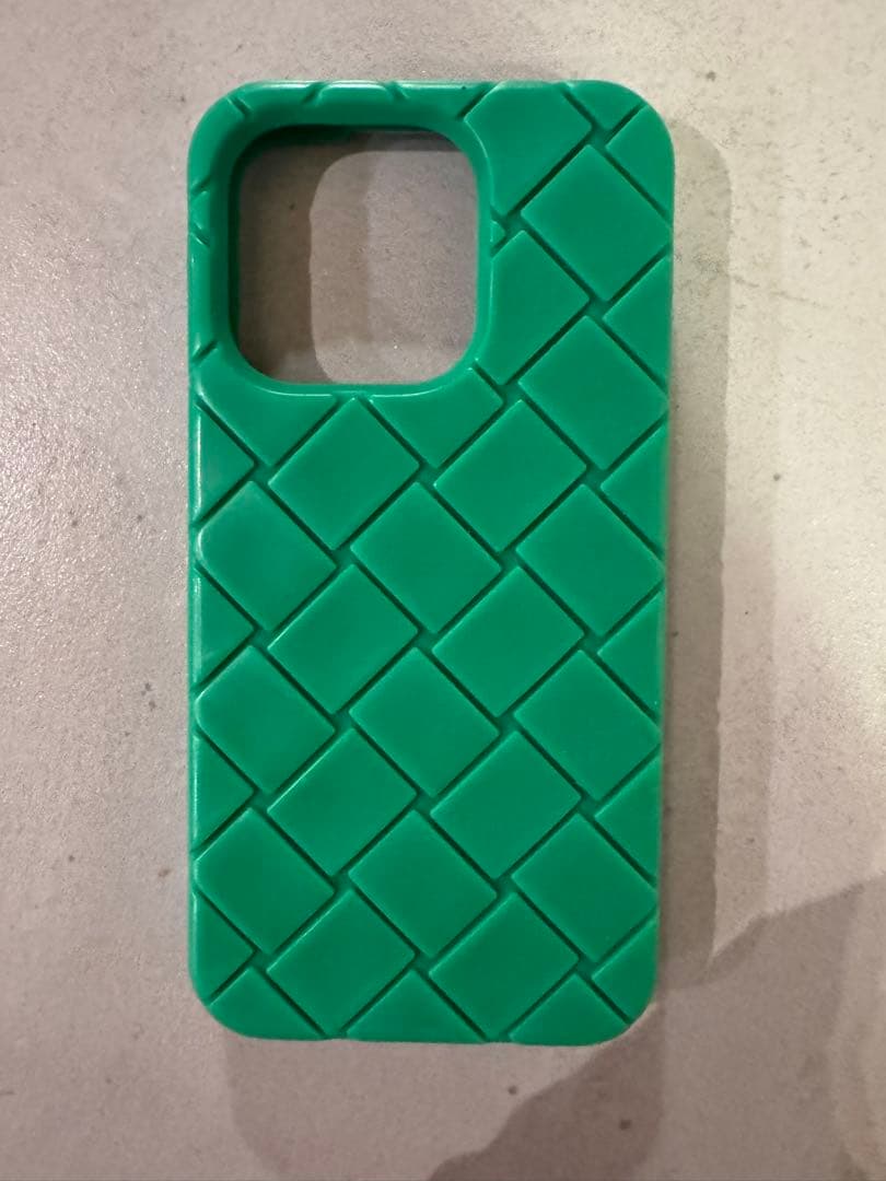 BOTTEGA VENETA グリーン iPhone15 プロケース
