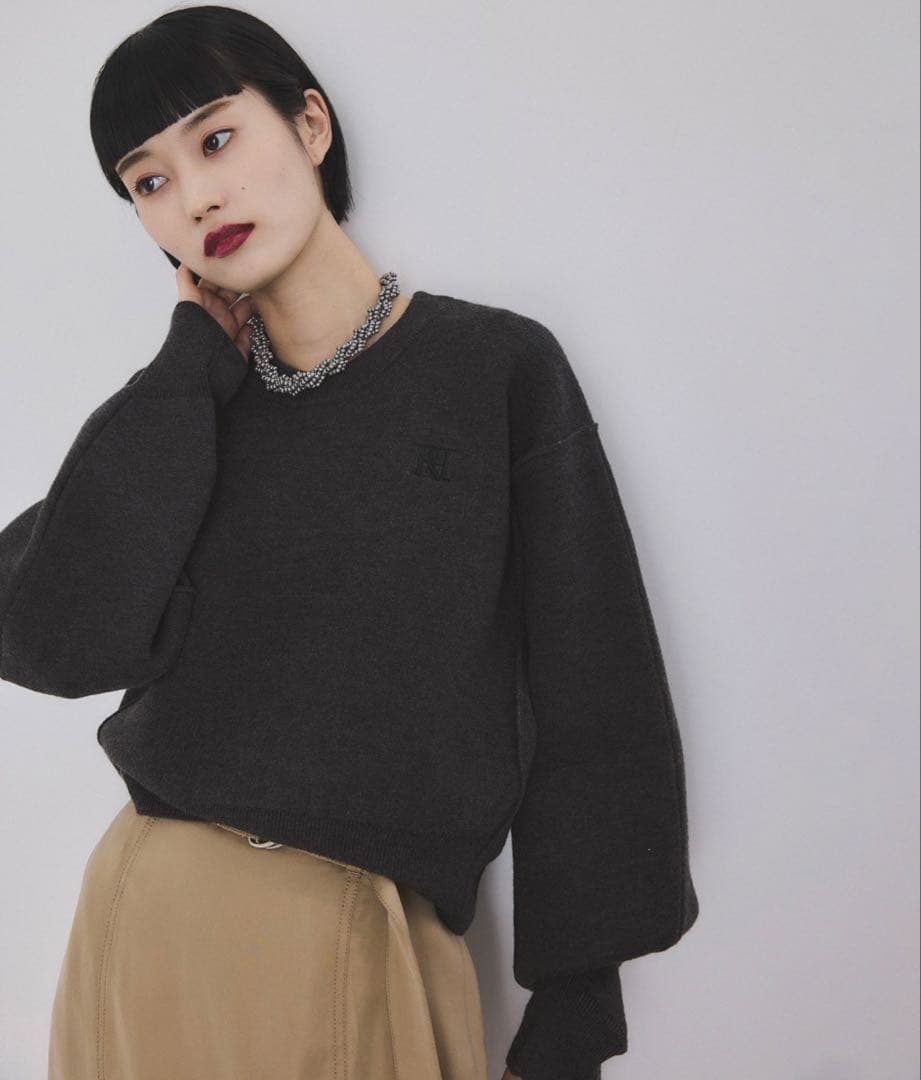 【ADAM ET ROPÉ】 サステナブル　ロゴパッチスウェットニット