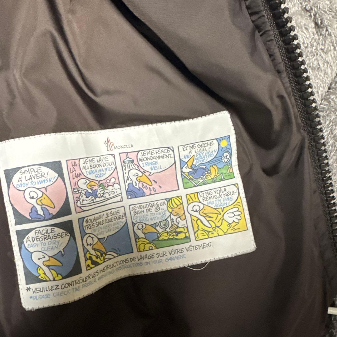 MONCLER ブラウン ダウンベスト フード付き