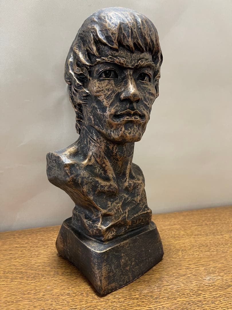 BRUCE LEE ブルース・リーの胸像　ブロンズ肖像　約30cm