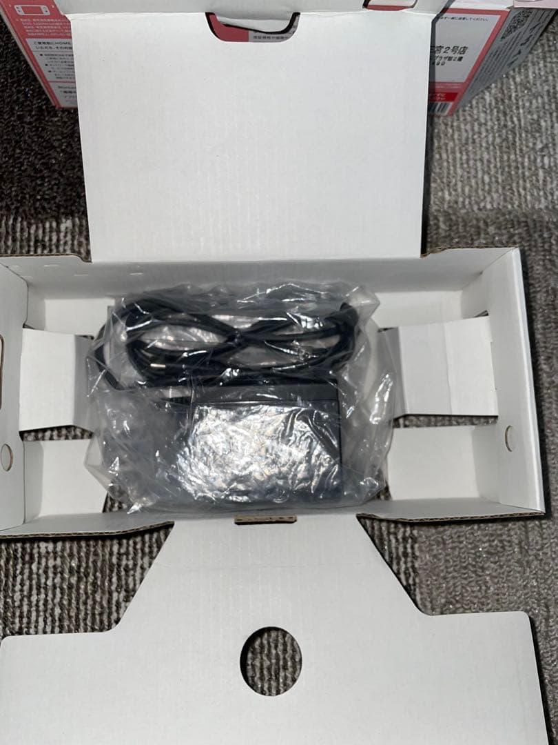 Nintendo Switch Lite コーラル　ピンク