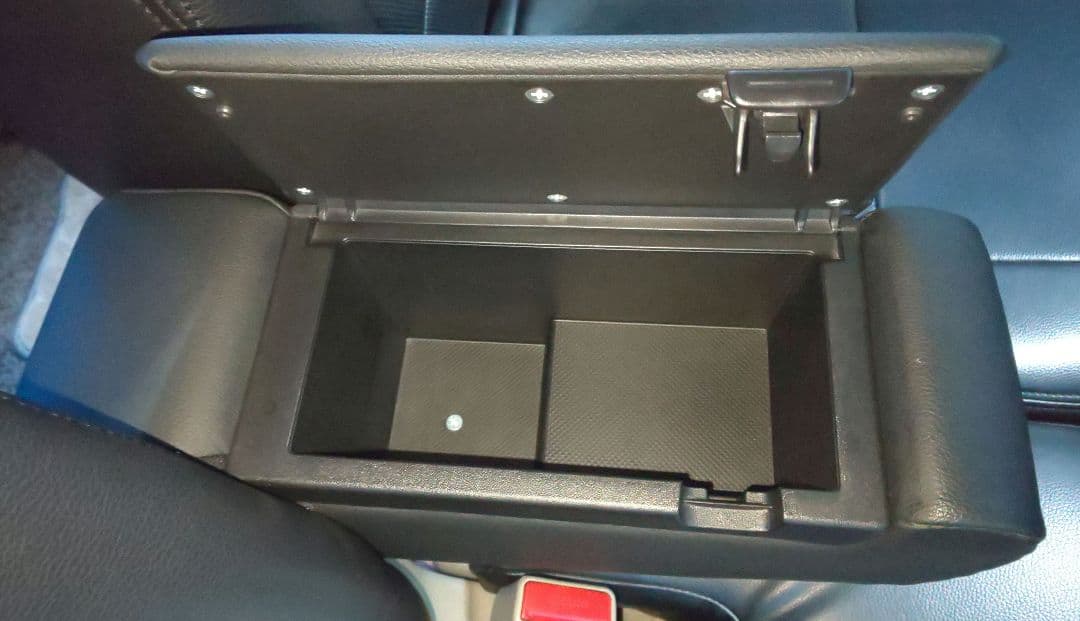 日本初 エブリィ DA17W 収納BOX付 アームレスト 肘掛け 純正合皮タイプ