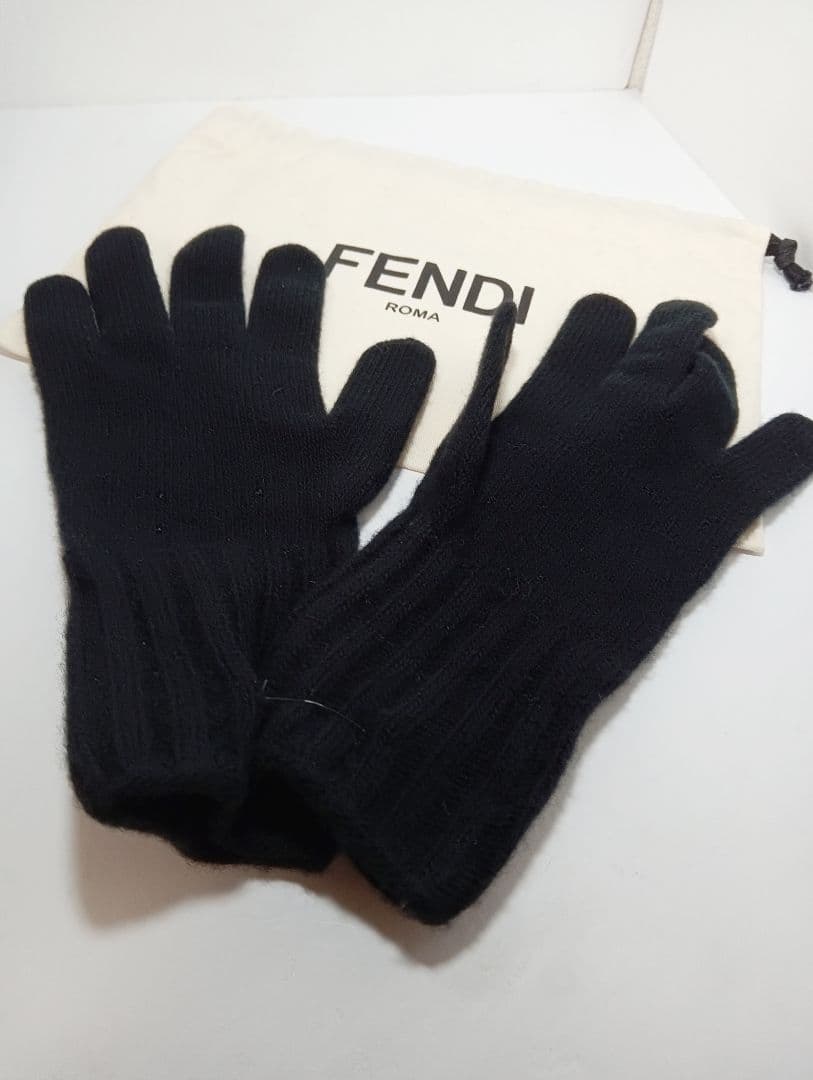 FENDI　フェンディ　手袋　アームカバー　ロゴ ワッペン　FXY554ブラック