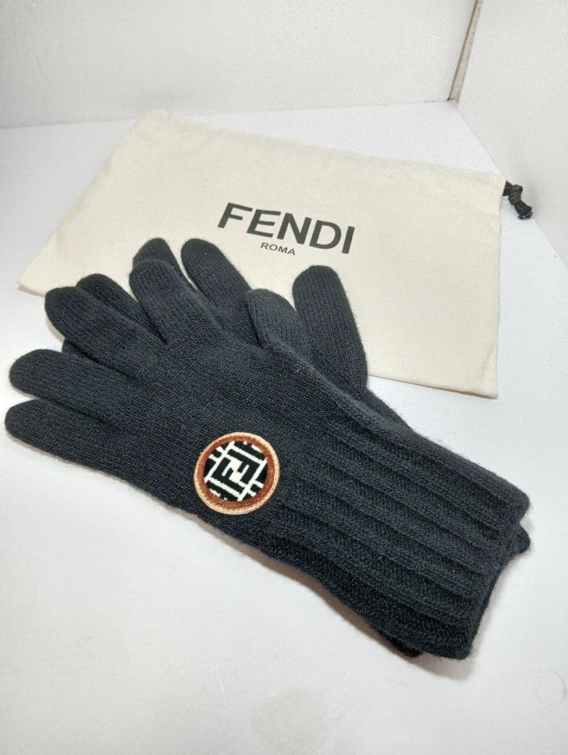 FENDI　フェンディ　手袋　アームカバー　ロゴ ワッペン　FXY554ブラック