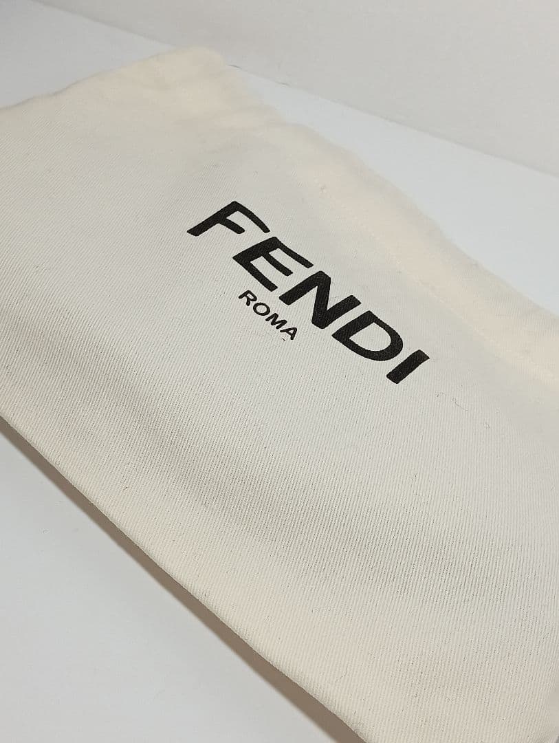 FENDI　フェンディ　手袋　アームカバー　ロゴ ワッペン　FXY554ブラック