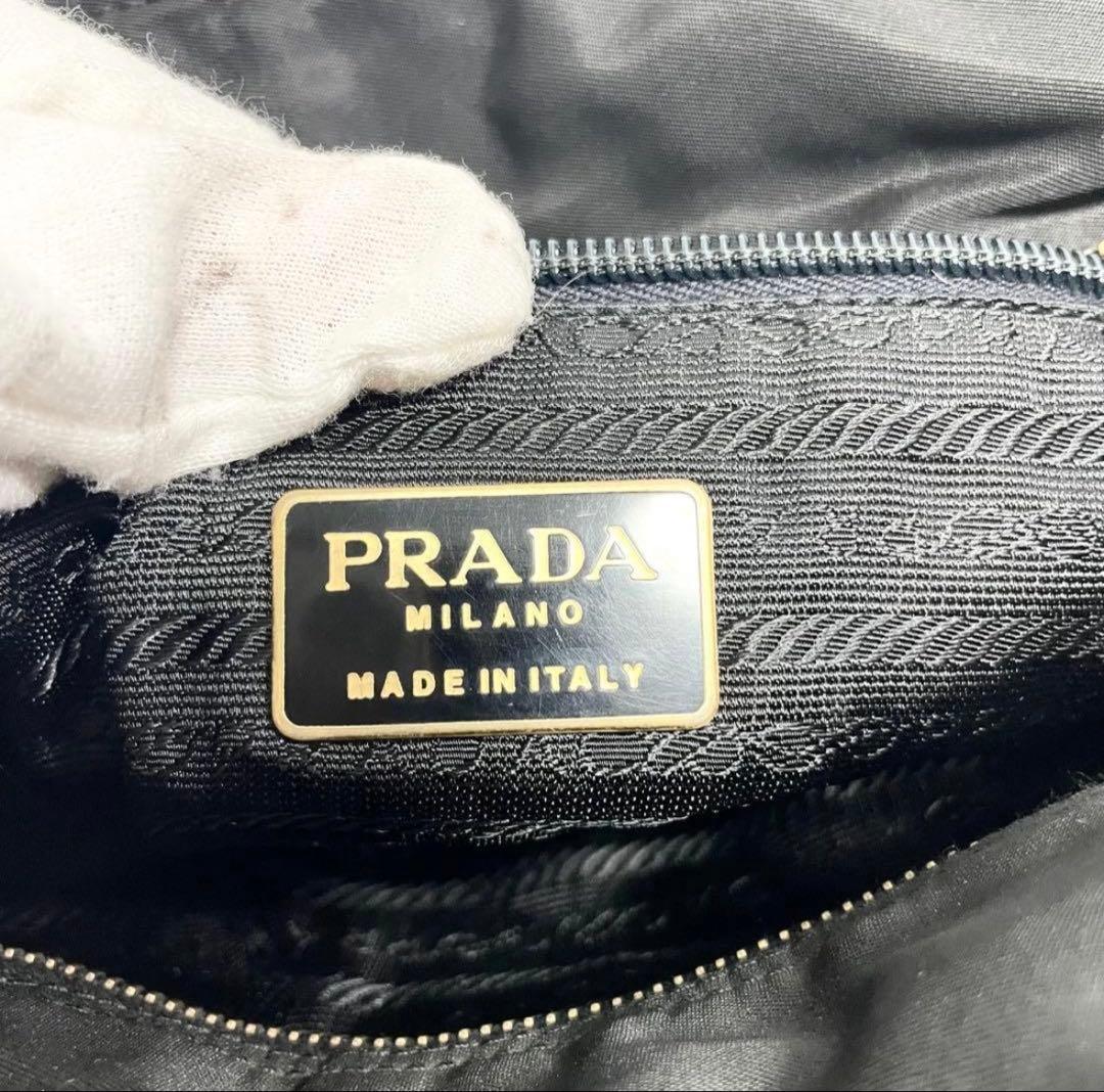 PRADA 黒 キルティング ショルダーバッグ