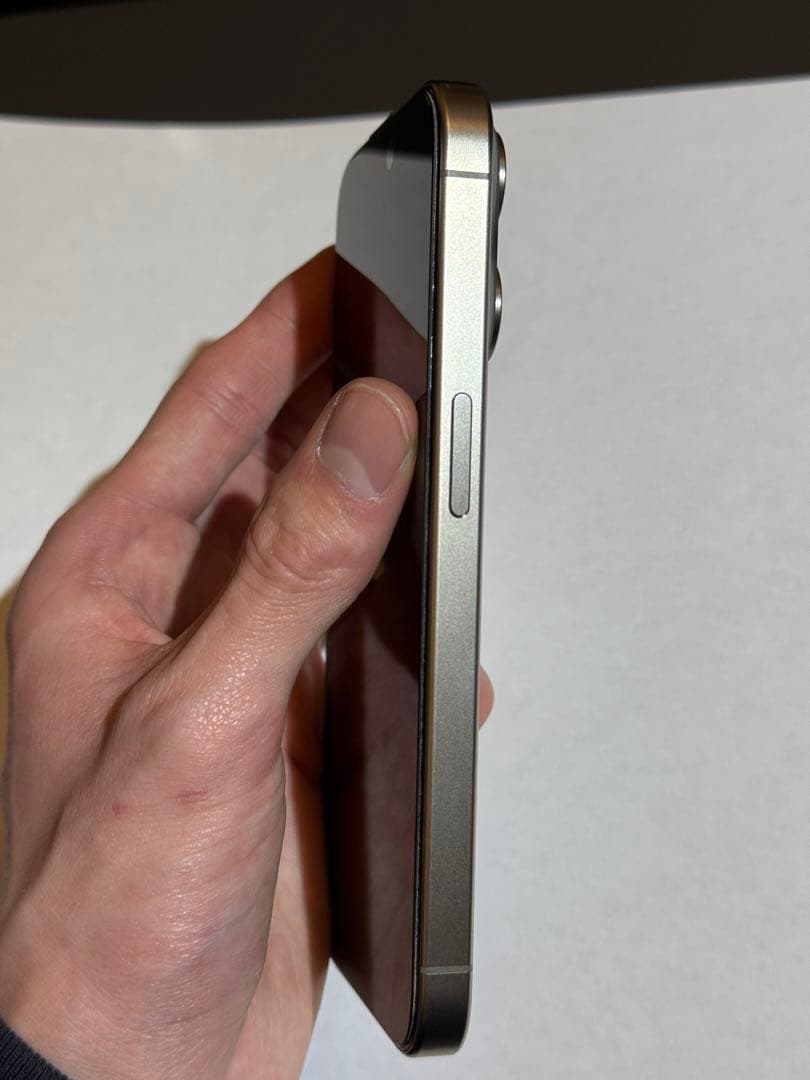 【美品】iPhone15pro 128GB ナチュラルチタニウム