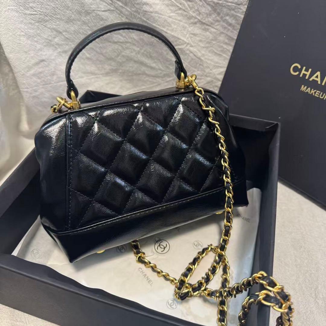VIP限定 ノベルティキルティングチェーンショルダー エナメル バッグ