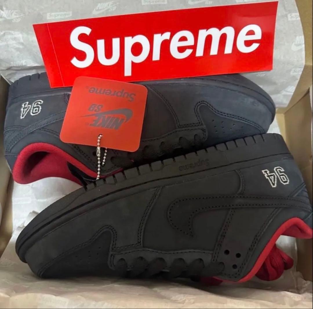 Supreme × Nike SB Dunk Low \"Black\"