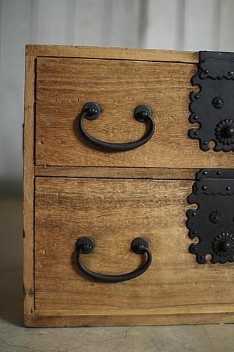 古い小ぶりな木製の引き出し　2段　小引き出し　タンス　書類棚　古家具