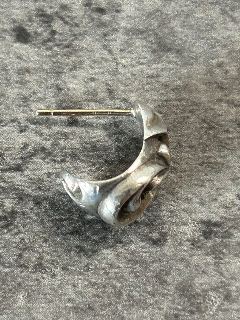 クロムハーツ カーブティアドロップイヤリング