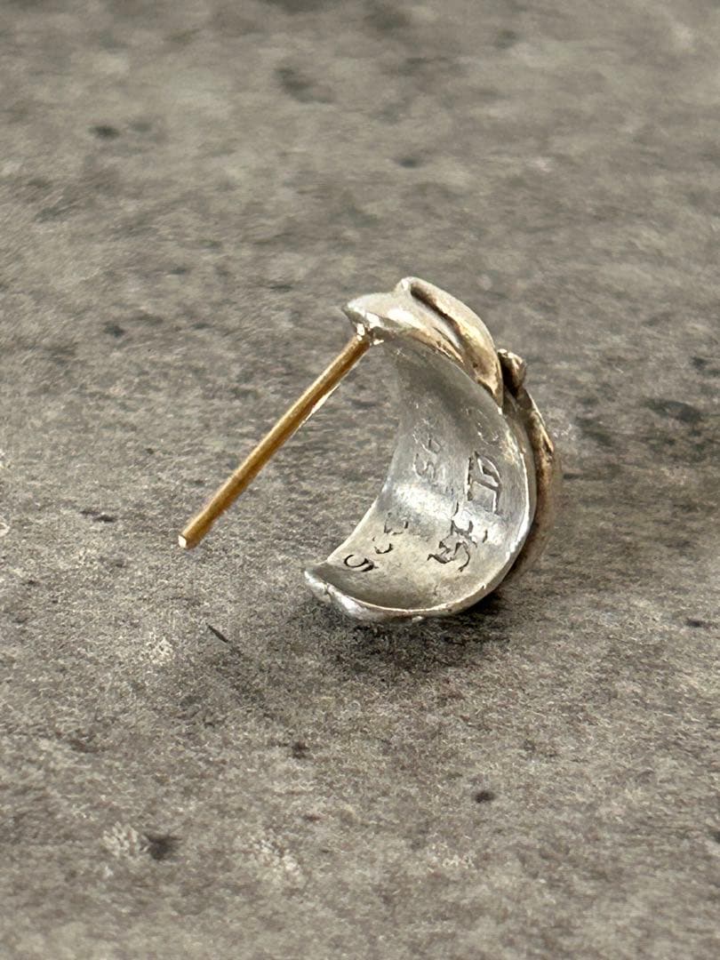 クロムハーツ カーブティアドロップイヤリング