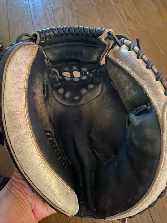 軟式用キャッチャーミットです。