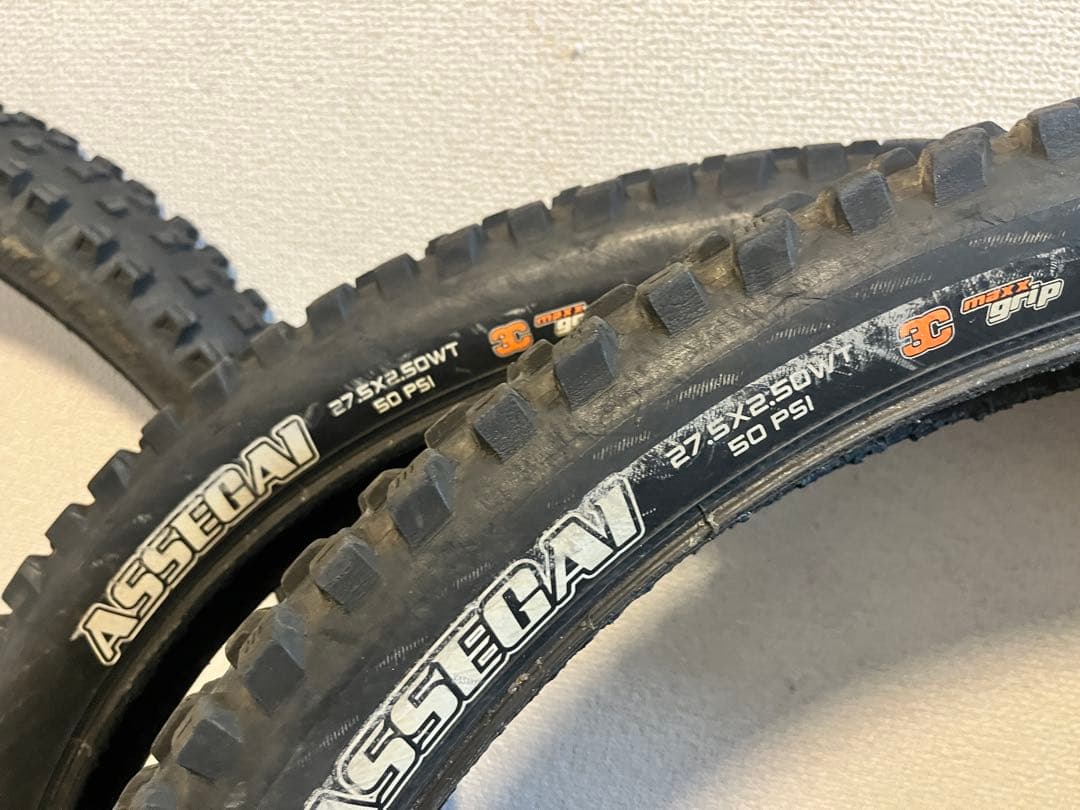 ダウンヒルタイヤセットASSEGAI 27.5 x 2.5 WT