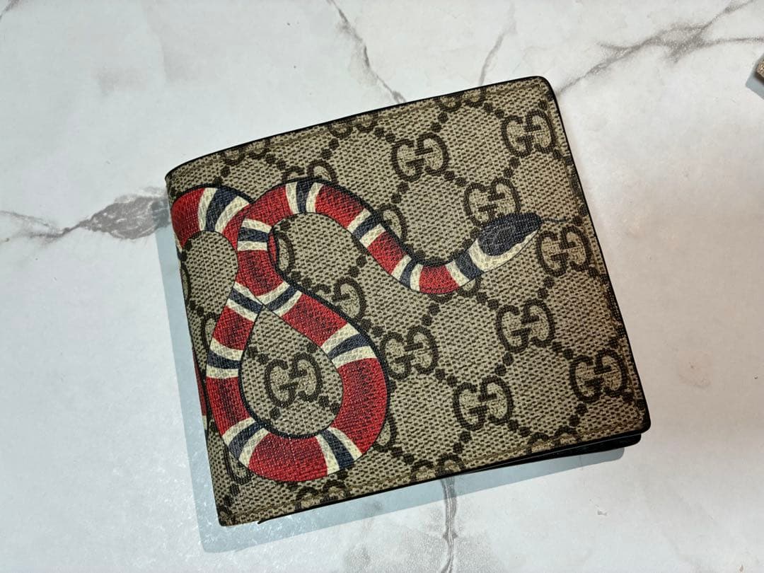 ✨「美品」✨GUCCI 蛇刺繍 二つ折り財布