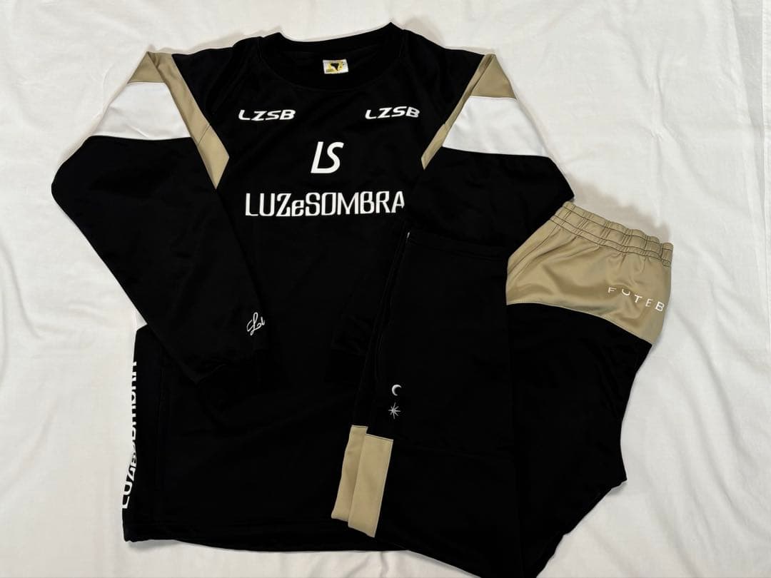 ルースイソンブラ　ジャージ上下　XL ブラック　ゴールド　サッカーウエア