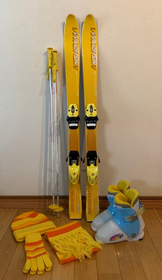お値下げ‼️子供用スキー板 ストック ブーツ おまけ付き♪